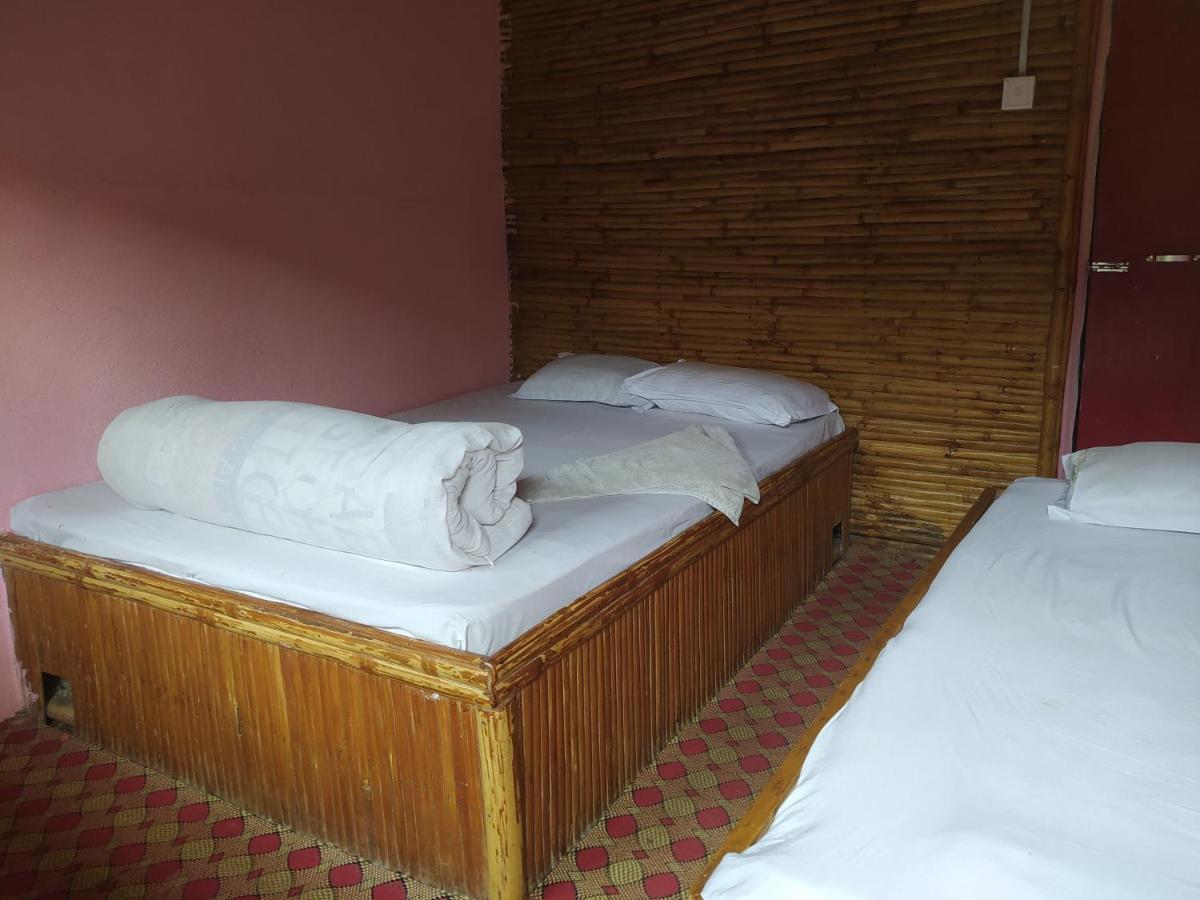 Hotel New Bamboo Palace Gorkhā Esterno foto
